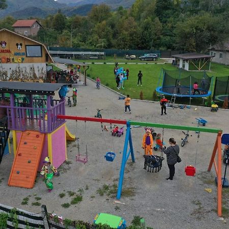 Lumea Copiilor Karina&Adelin Lupeni Hotel Lupény Kültér fotó