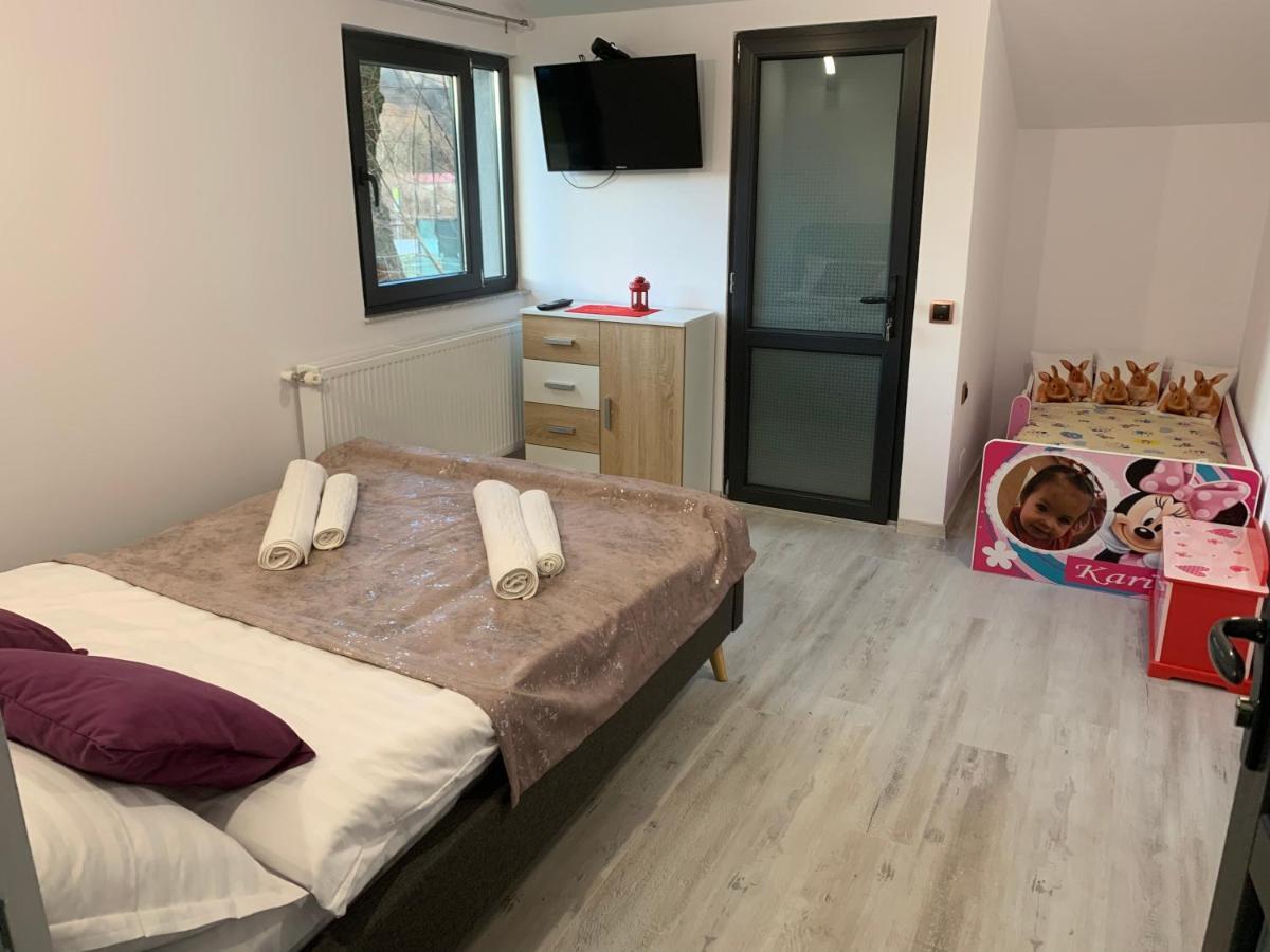 Lumea Copiilor Karina&Adelin Lupeni Hotel Lupény Kültér fotó